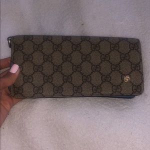 Vintage Gucci wallet clutch
